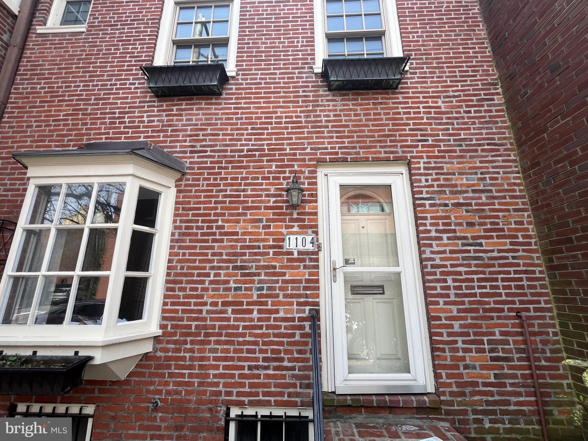 1104 LOMBARD STREET 43