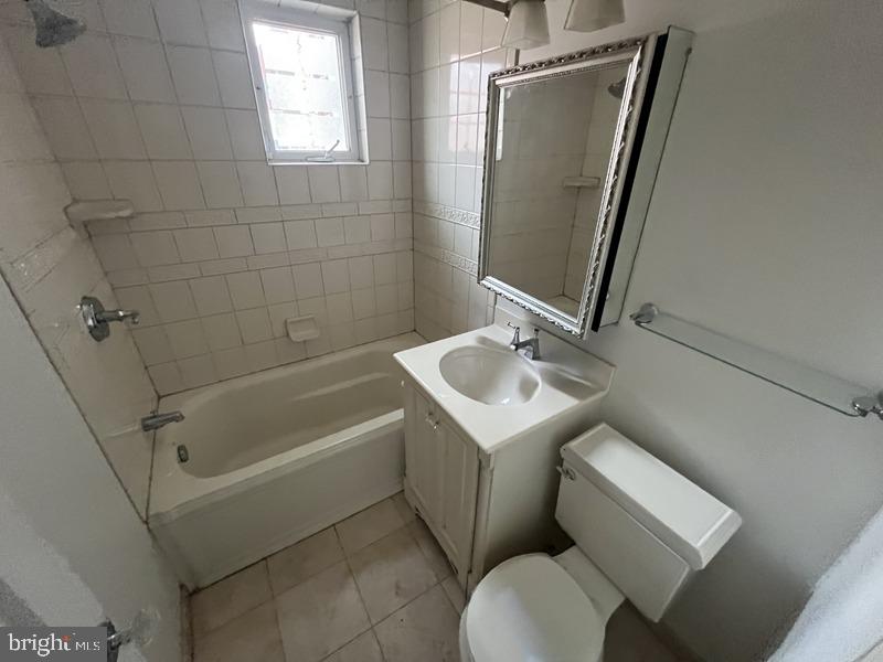 1104 LOMBARD STREET 43