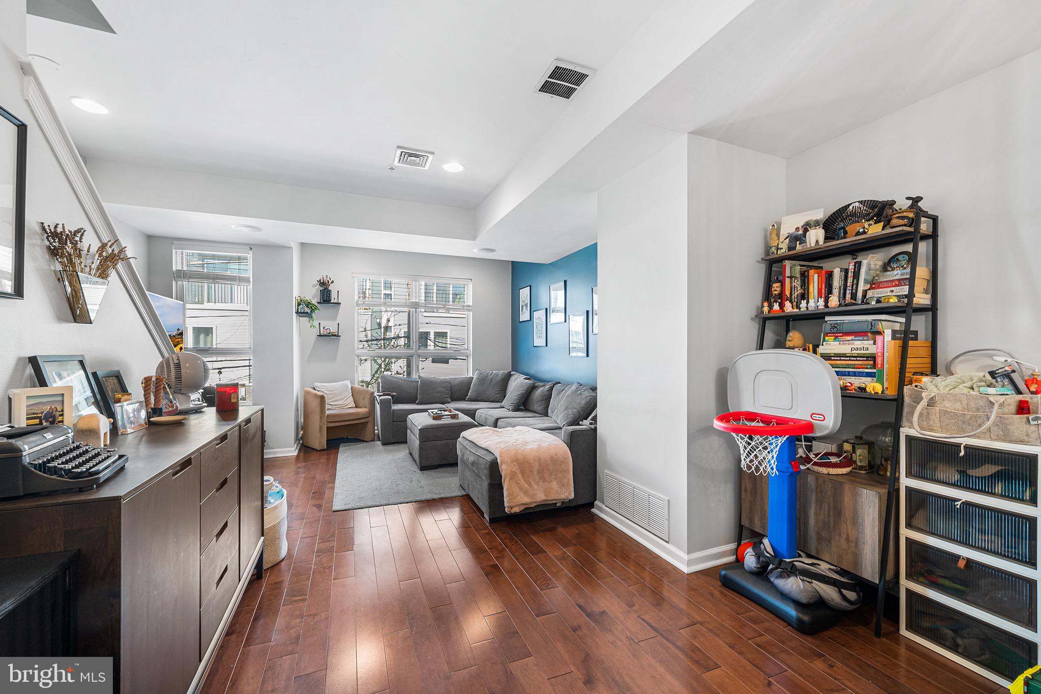 1333 N HOWARD STREET