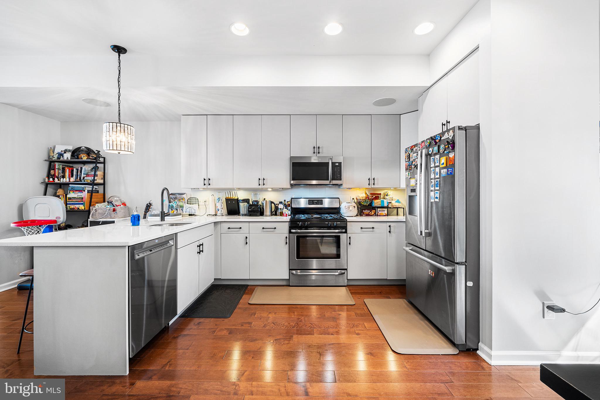 1333 N HOWARD STREET