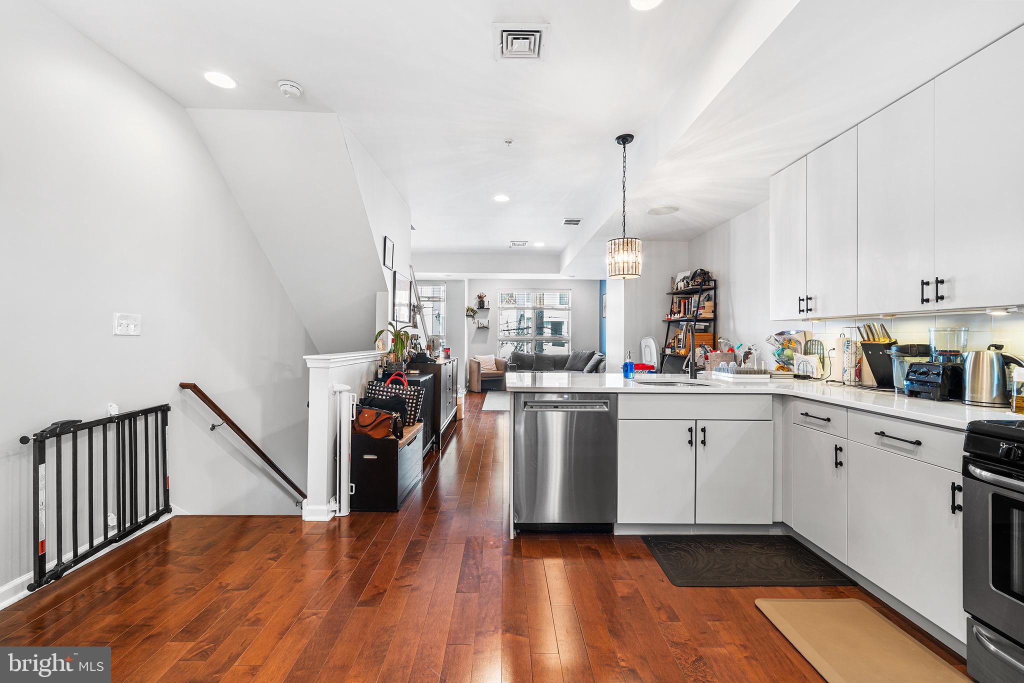 1333 N HOWARD STREET