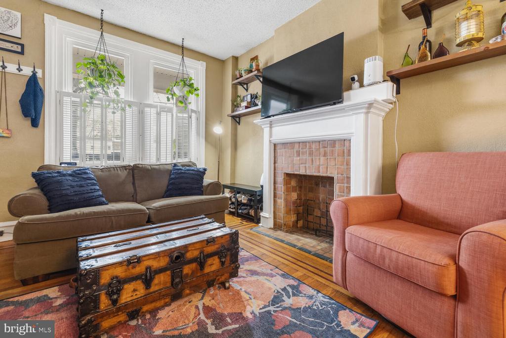353 W MOUNT PLEASANT AVENUE