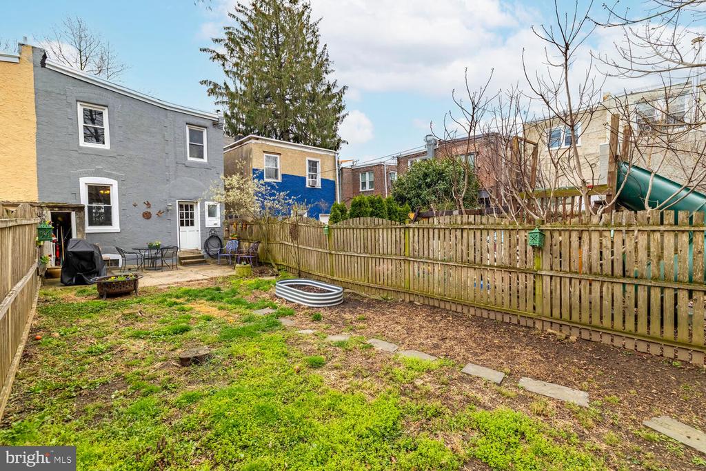 353 W MOUNT PLEASANT AVENUE
