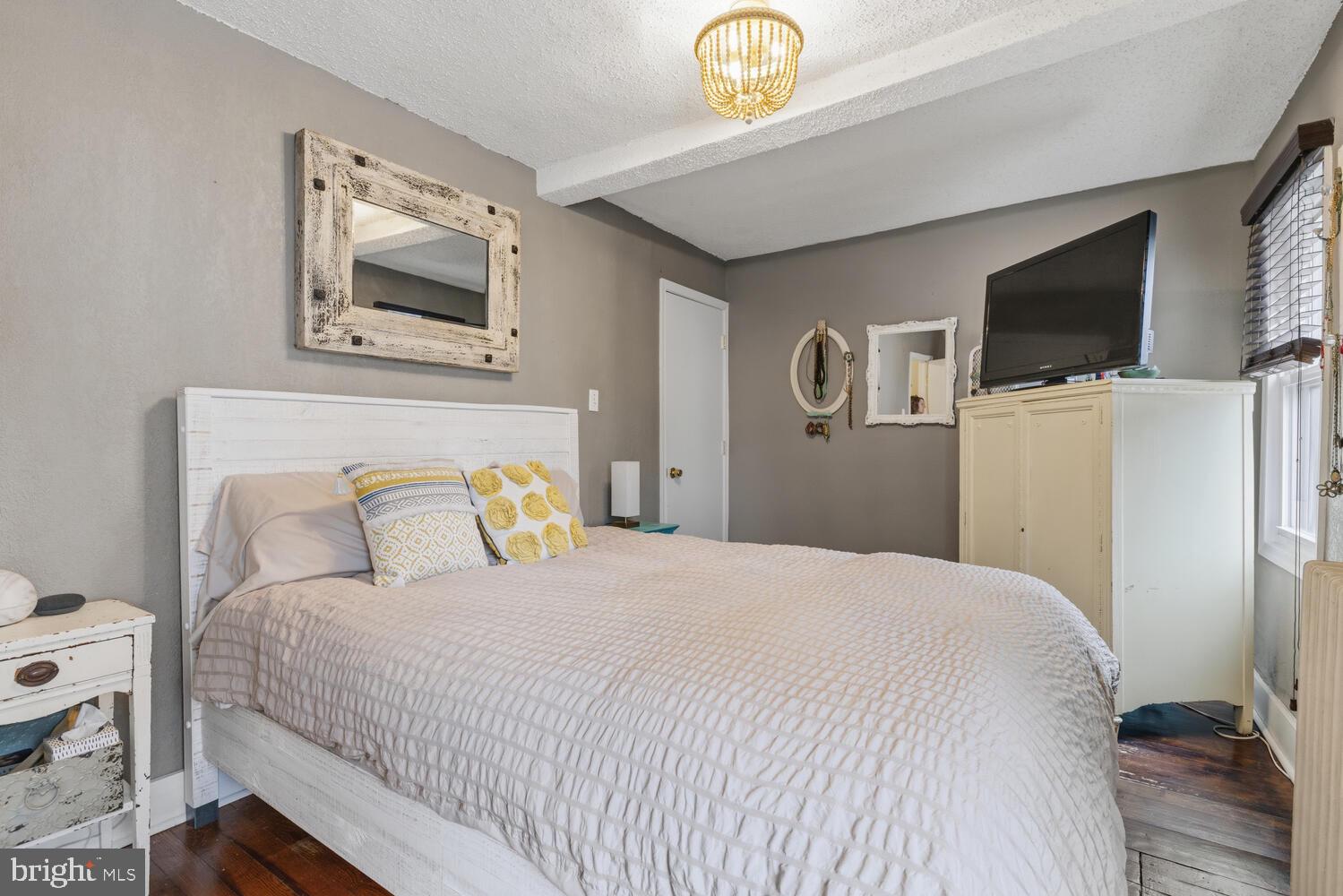 353 W MOUNT PLEASANT AVENUE