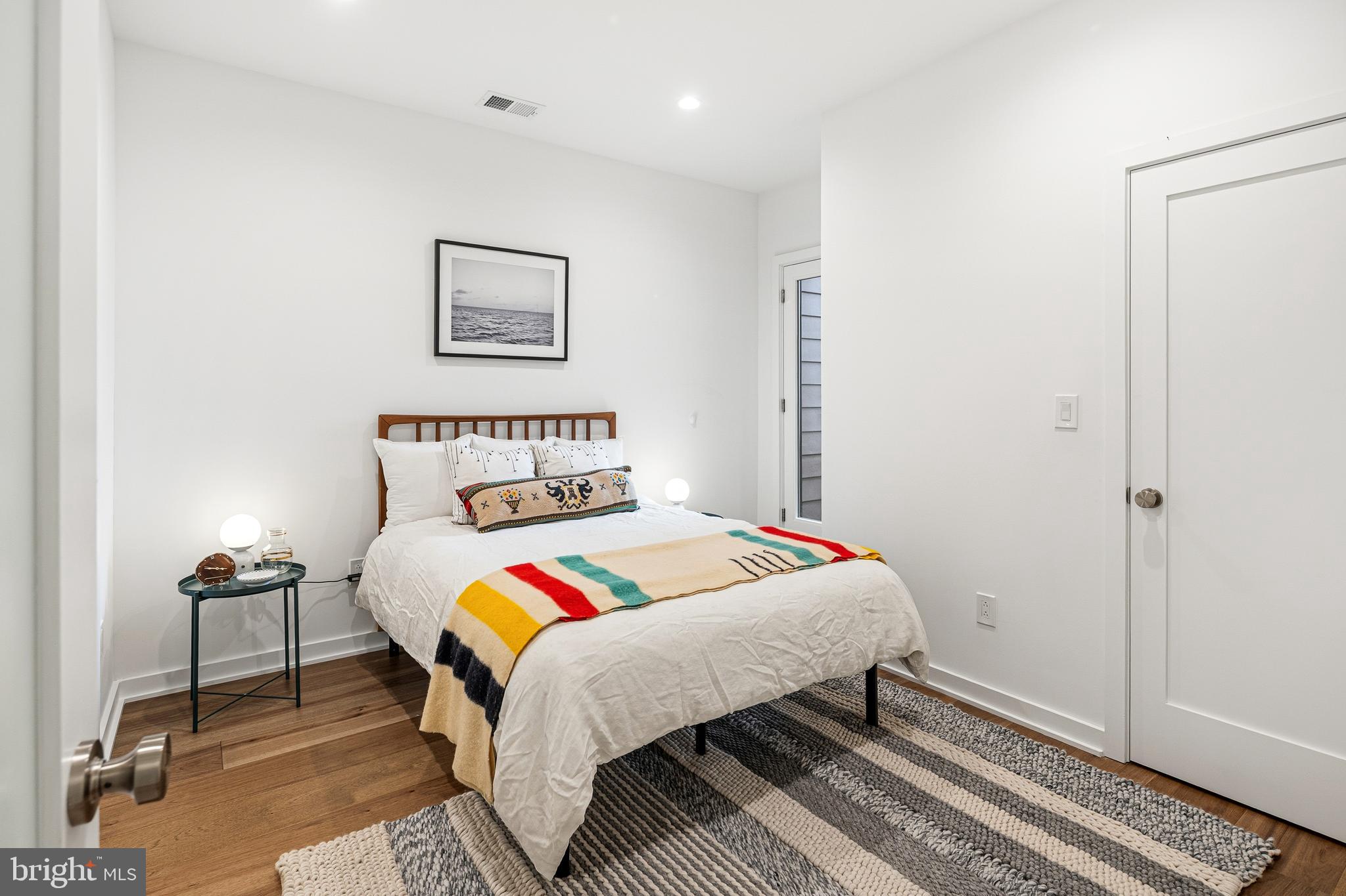 633 E THOMPSON STREET