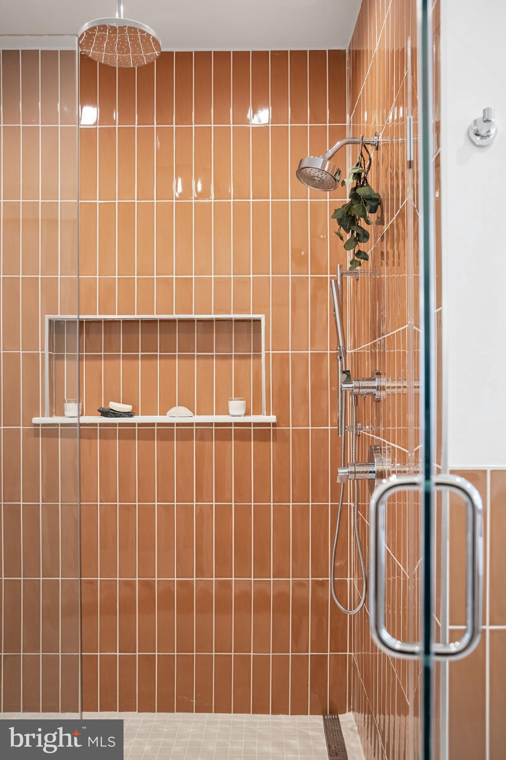 633 E THOMPSON STREET