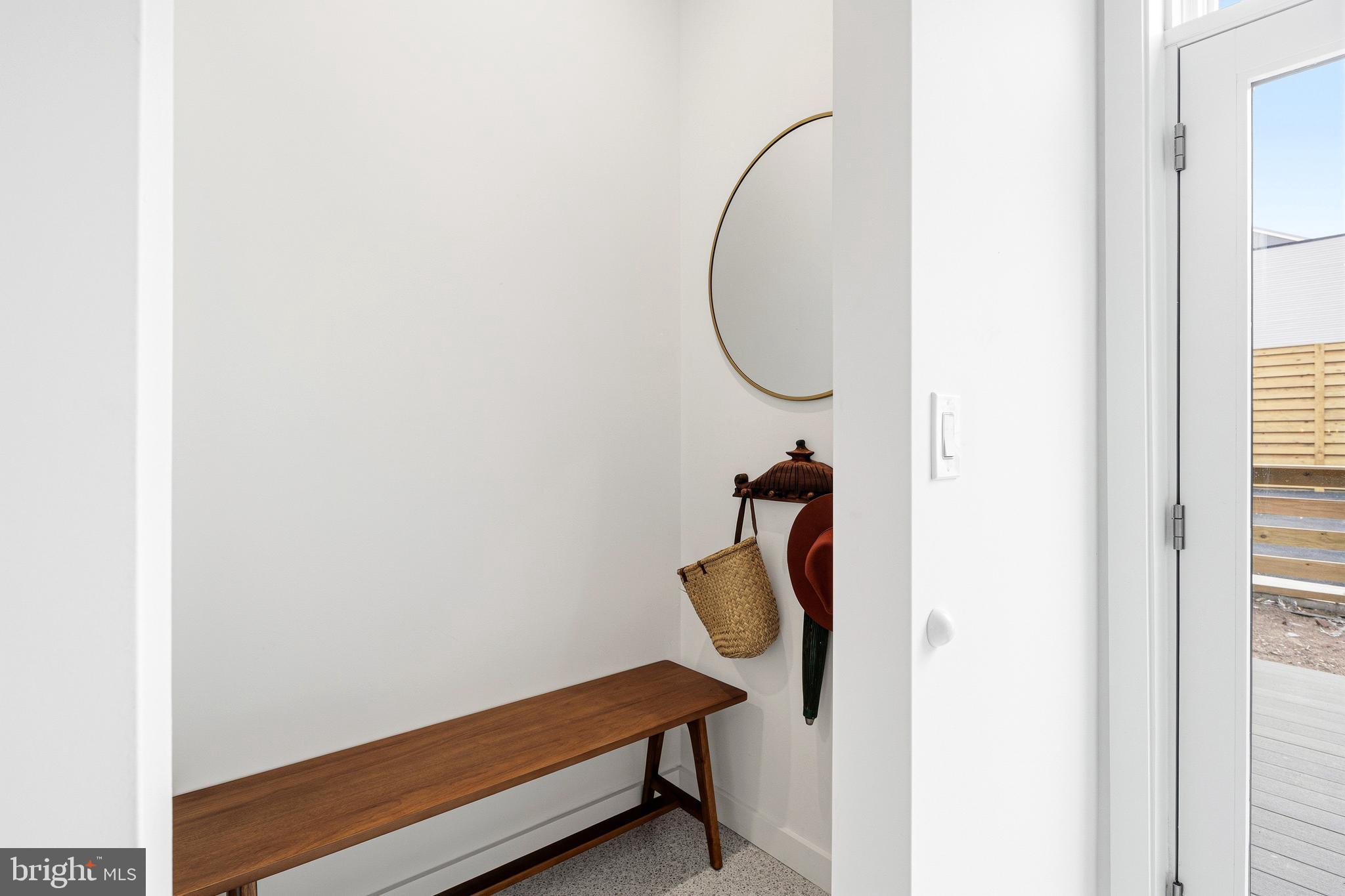 633 E THOMPSON STREET