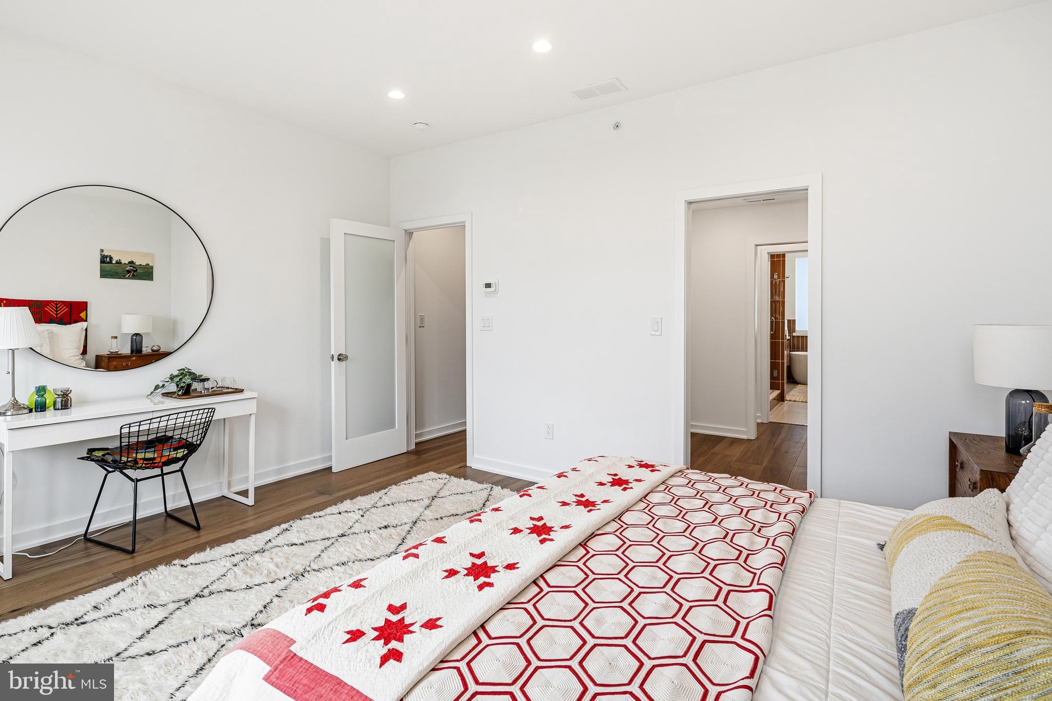 633 E THOMPSON STREET