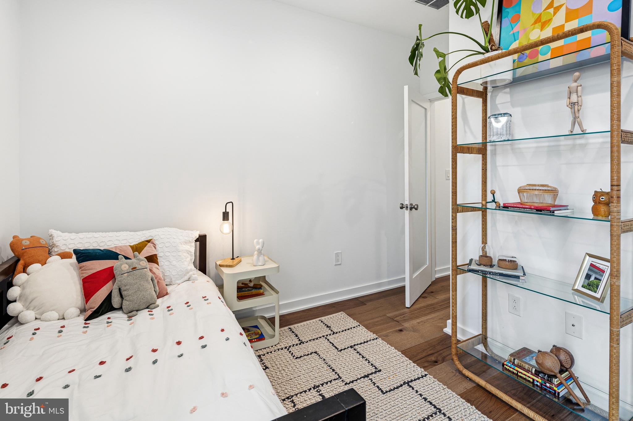 633 E THOMPSON STREET