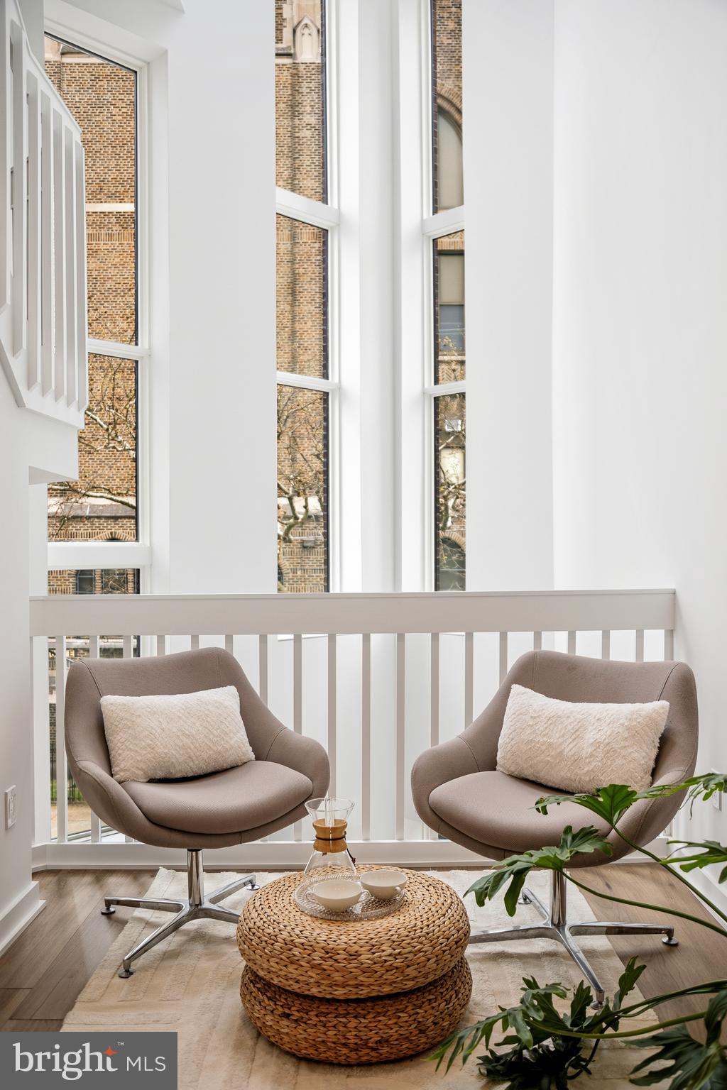 633 E THOMPSON STREET