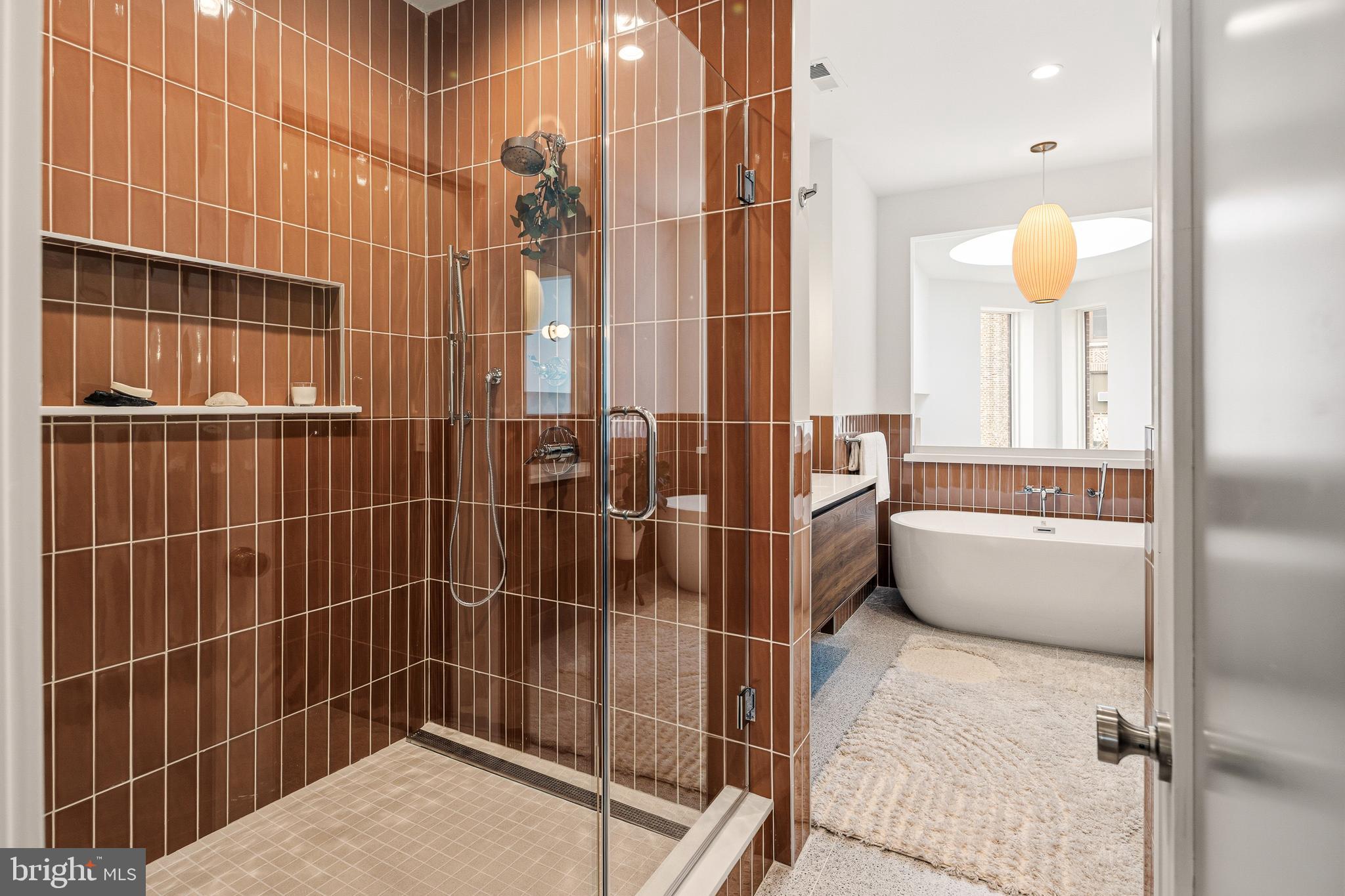 633 E THOMPSON STREET