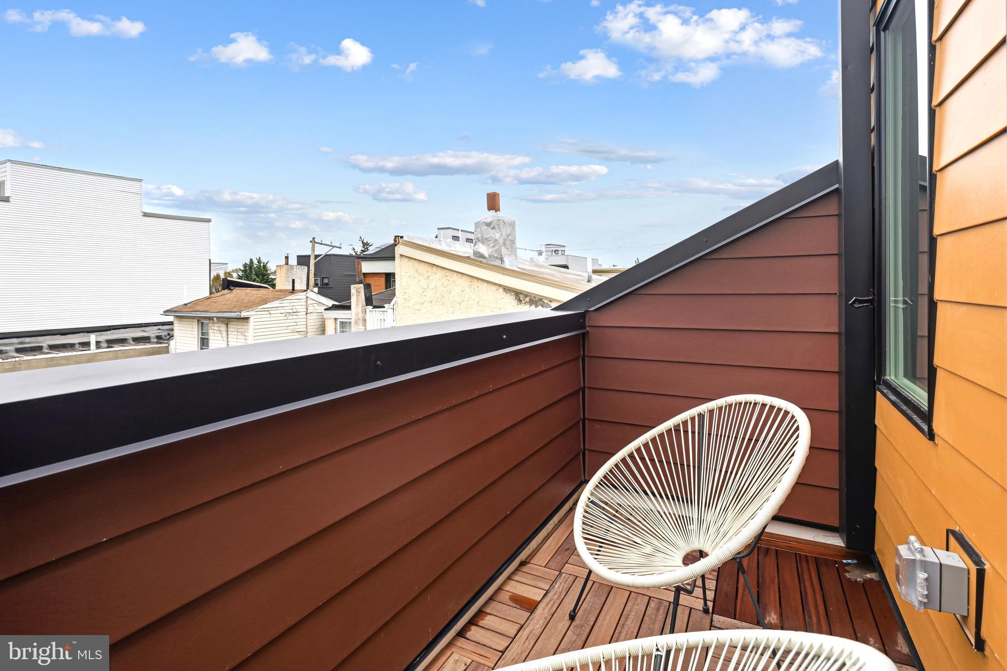 633 E THOMPSON STREET