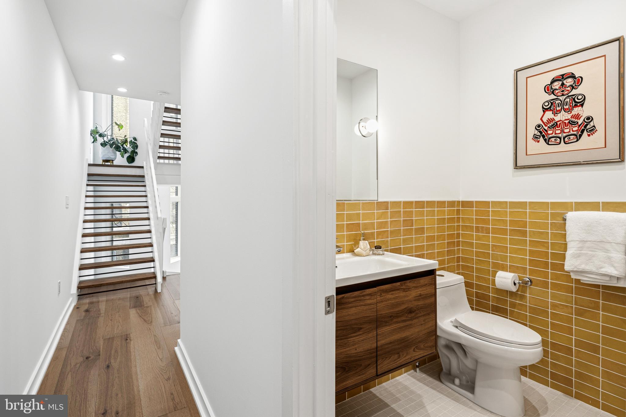 633 E THOMPSON STREET