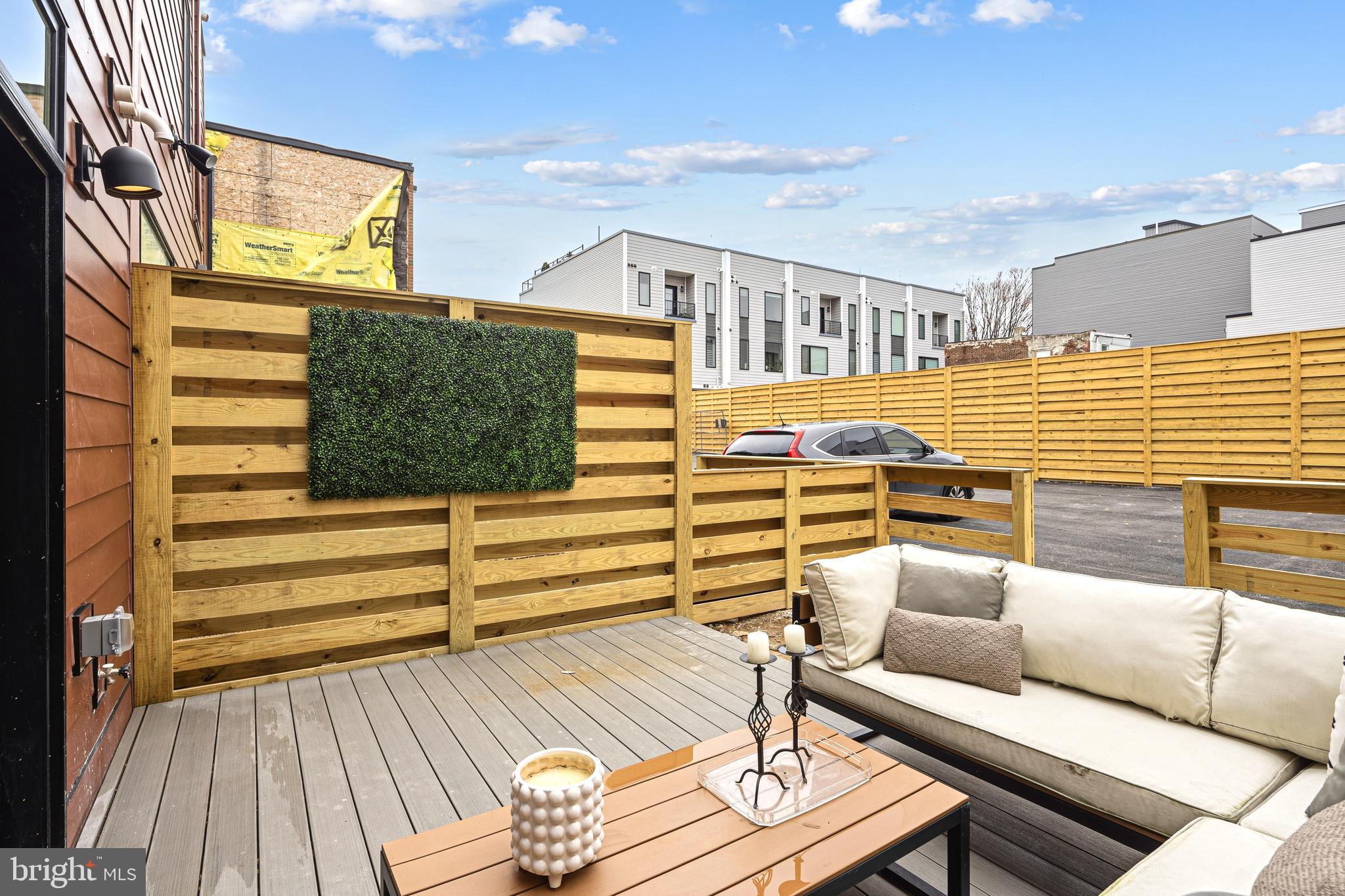 633 E THOMPSON STREET