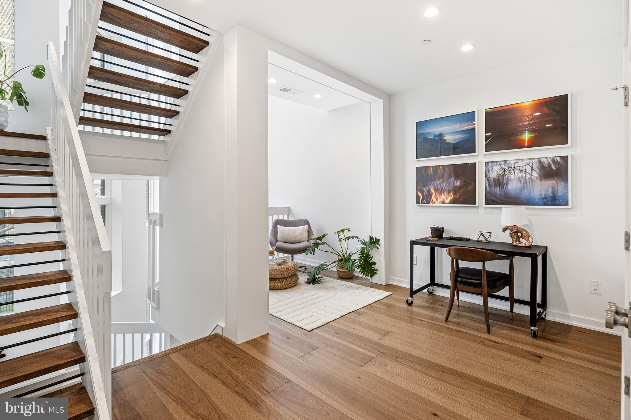 633 E THOMPSON STREET