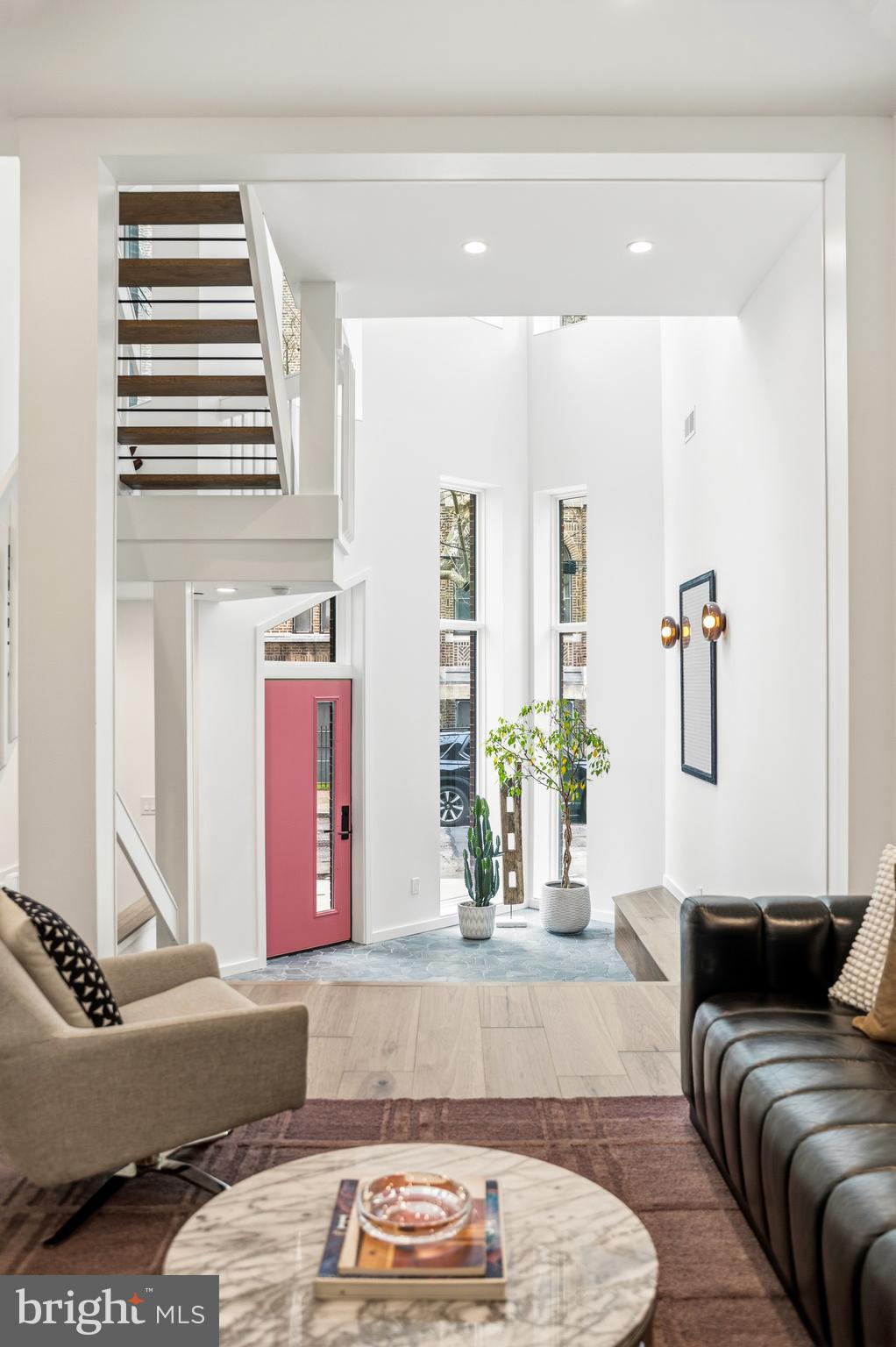 633 E THOMPSON STREET