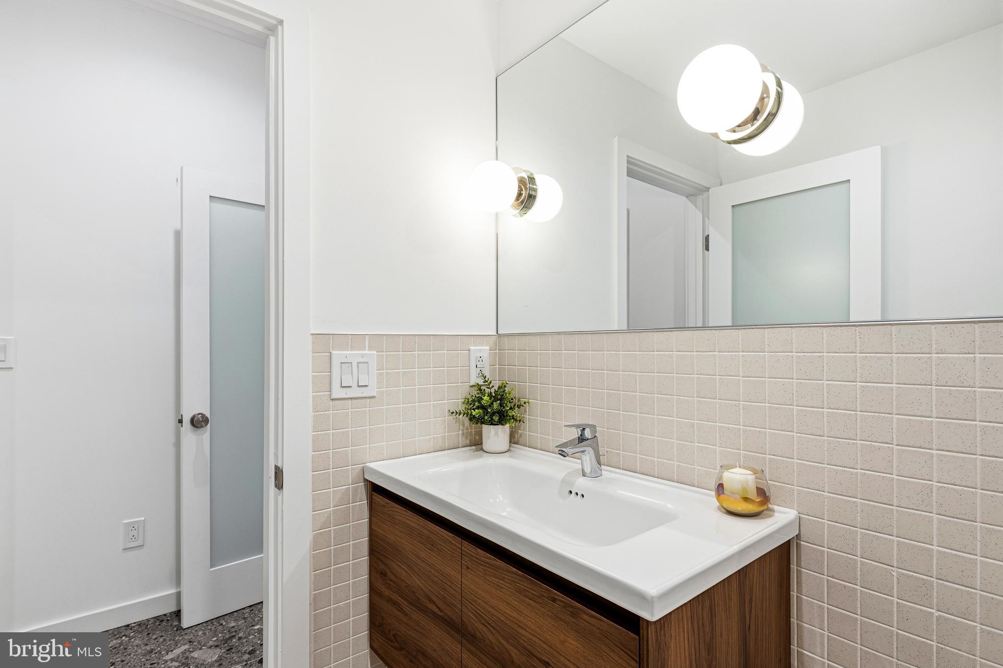 633 E THOMPSON STREET