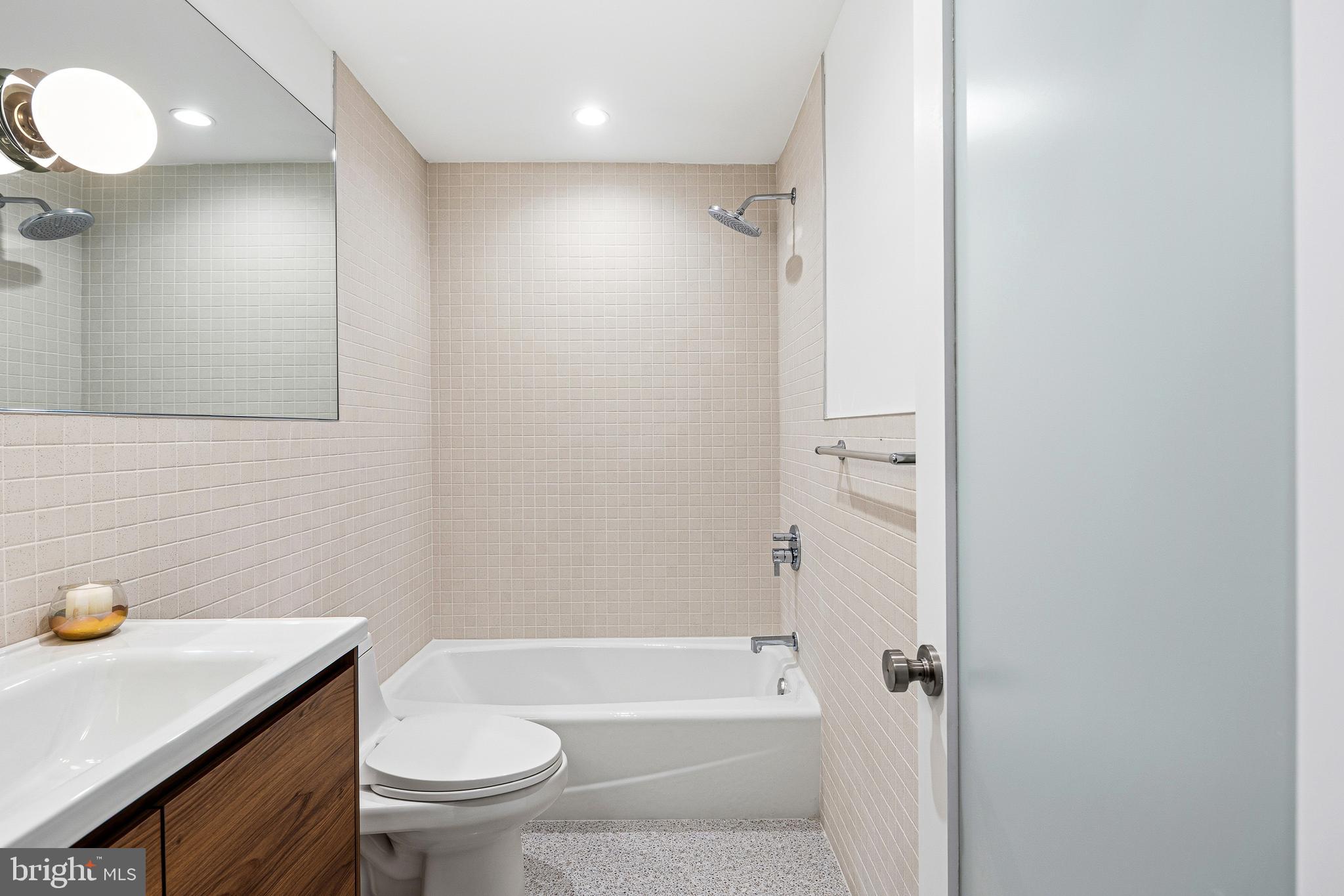 633 E THOMPSON STREET