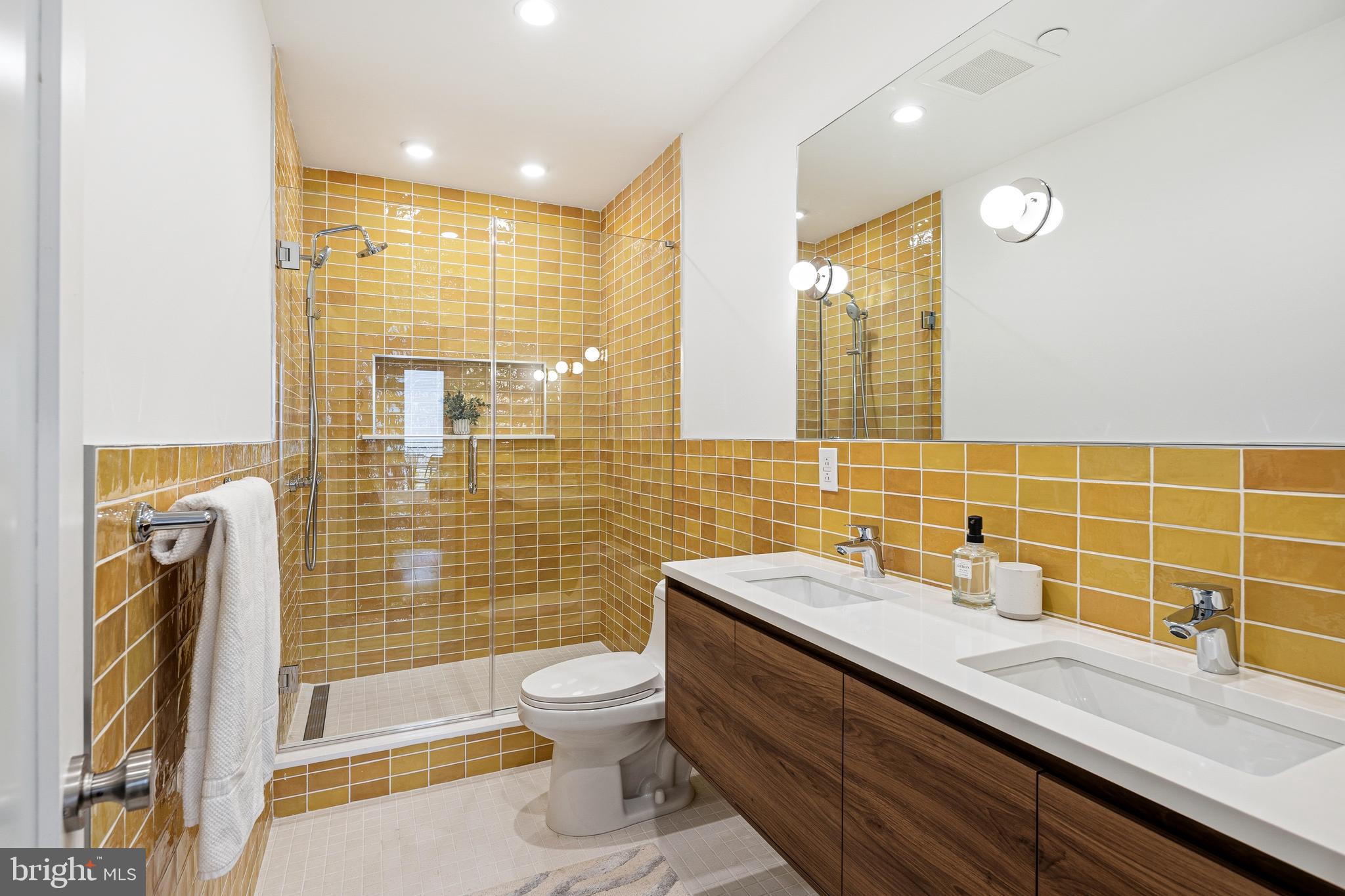 633 E THOMPSON STREET