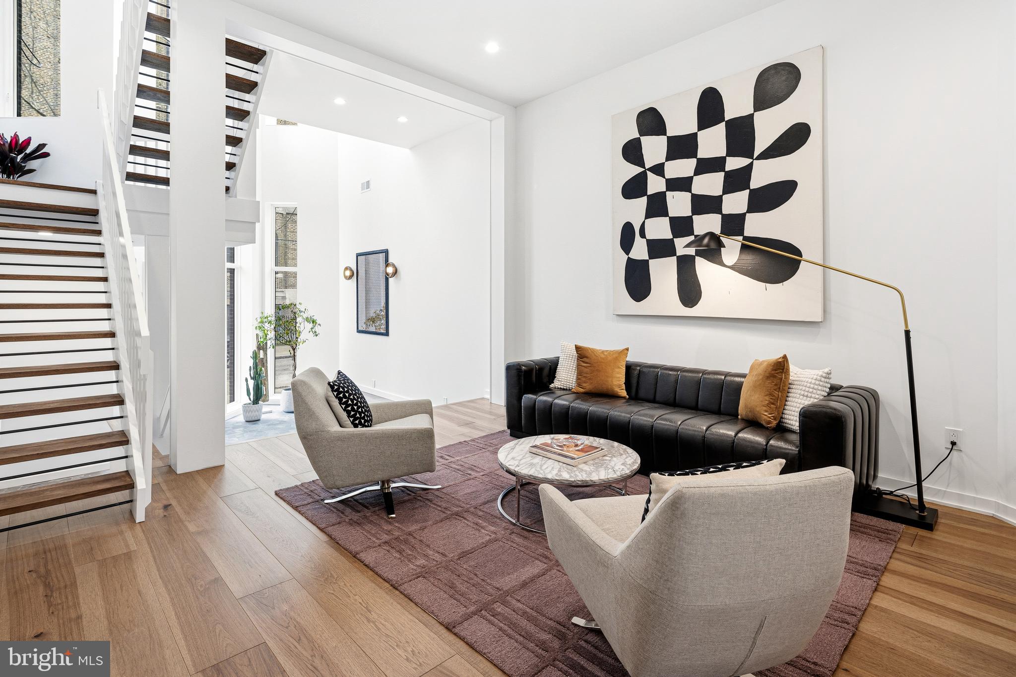 633 E THOMPSON STREET