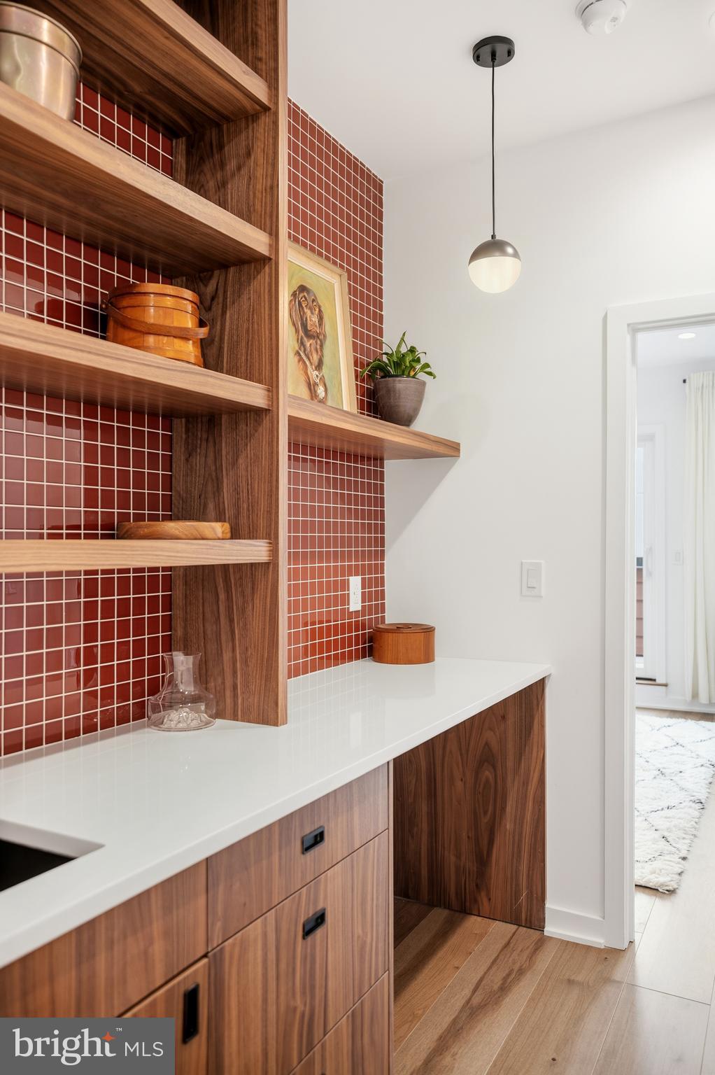 633 E THOMPSON STREET