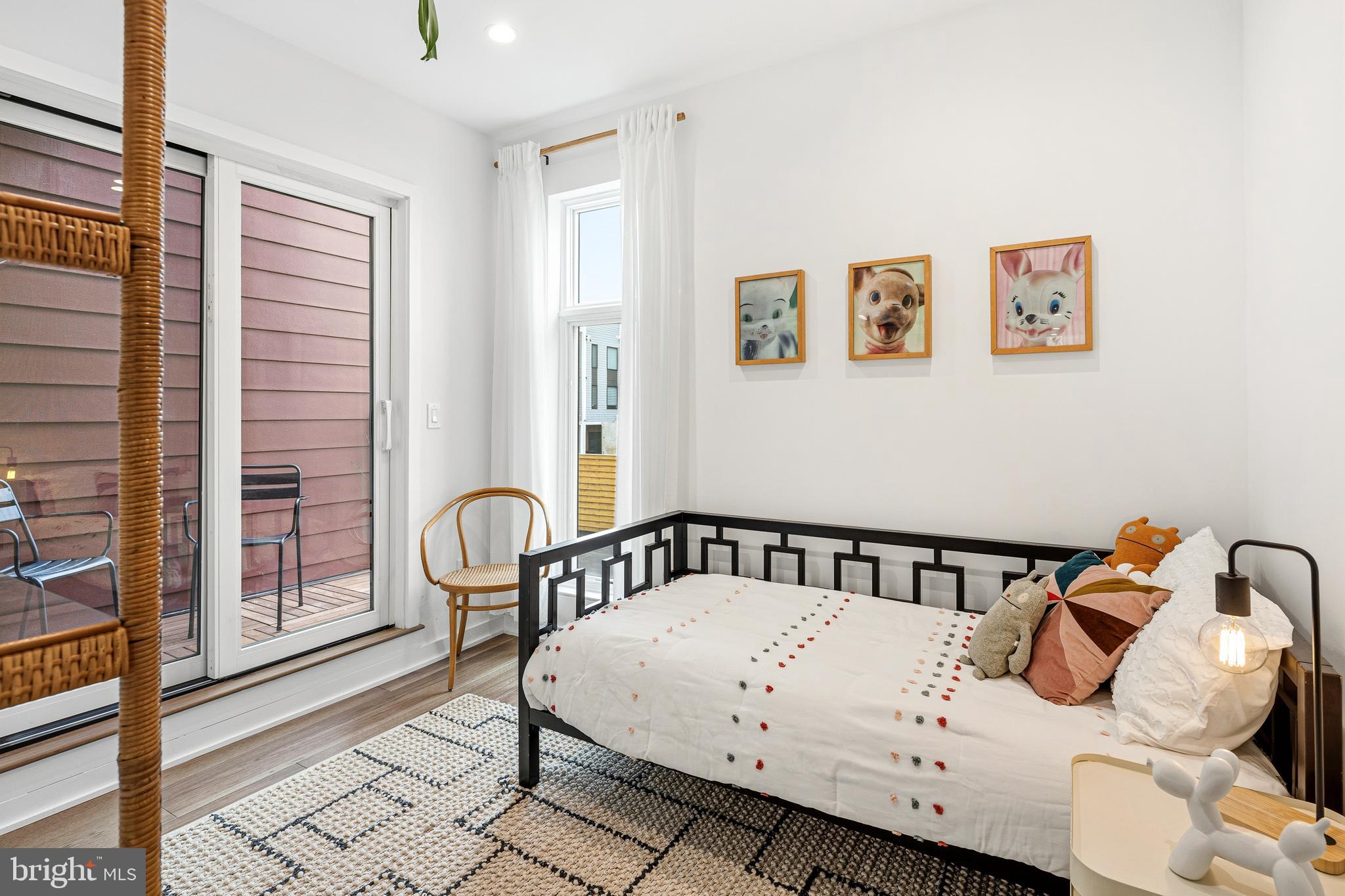 633 E THOMPSON STREET