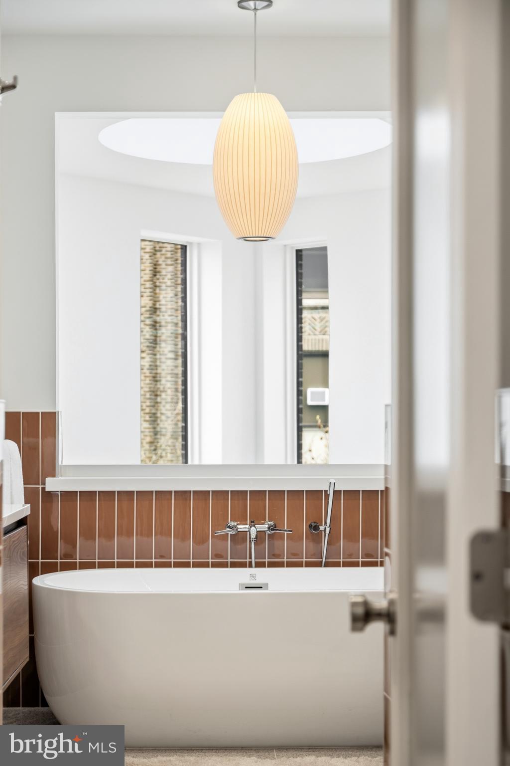 633 E THOMPSON STREET