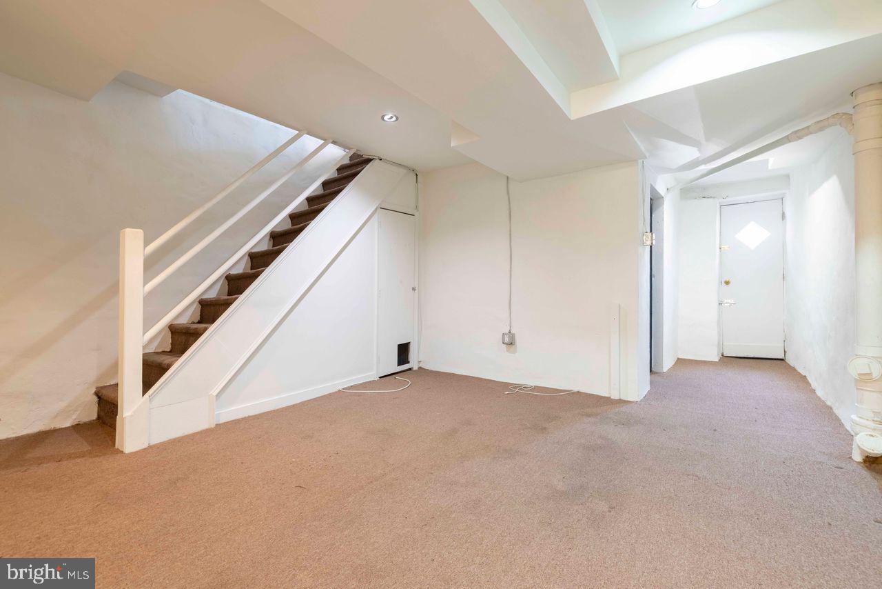 328 W MOUNT PLEASANT AVENUE