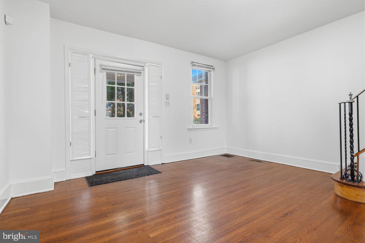 328 W MOUNT PLEASANT AVENUE