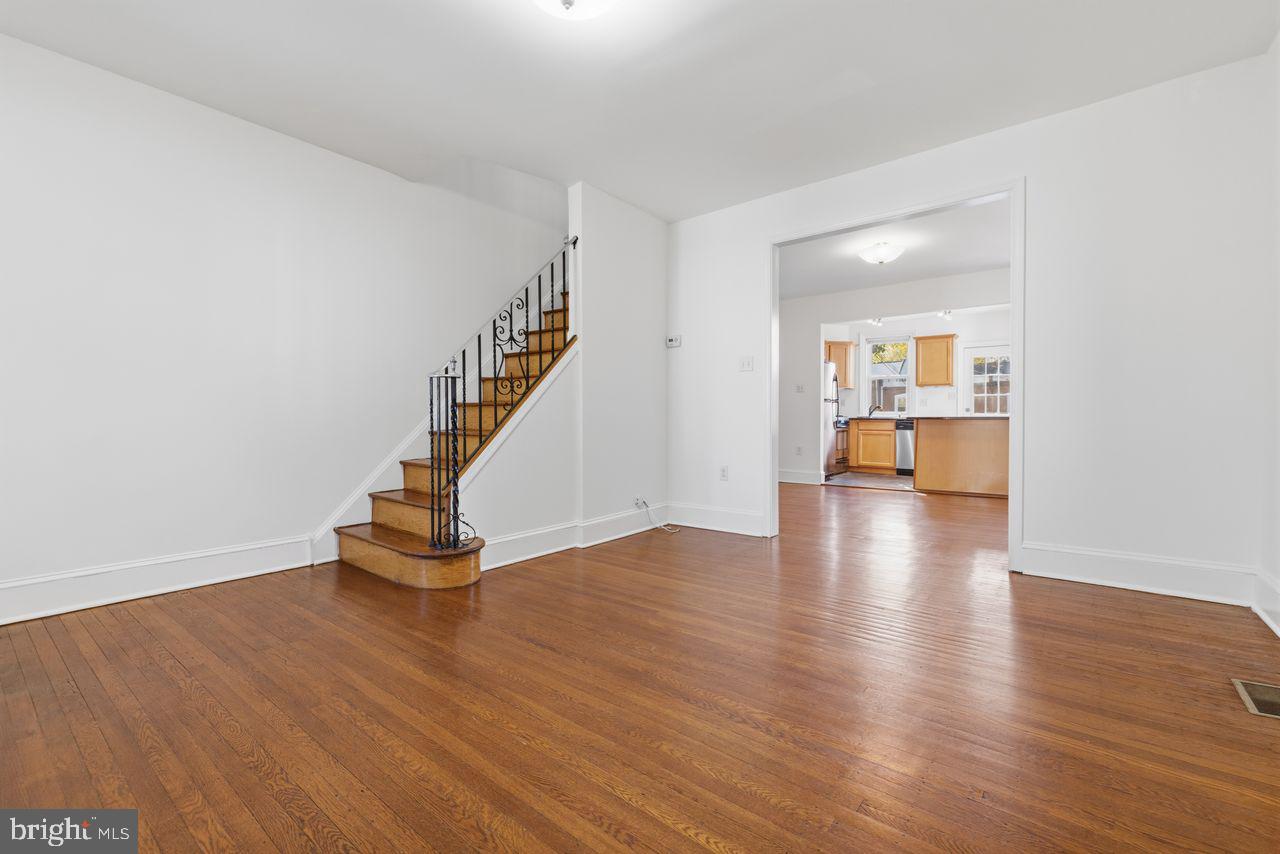 328 W MOUNT PLEASANT AVENUE