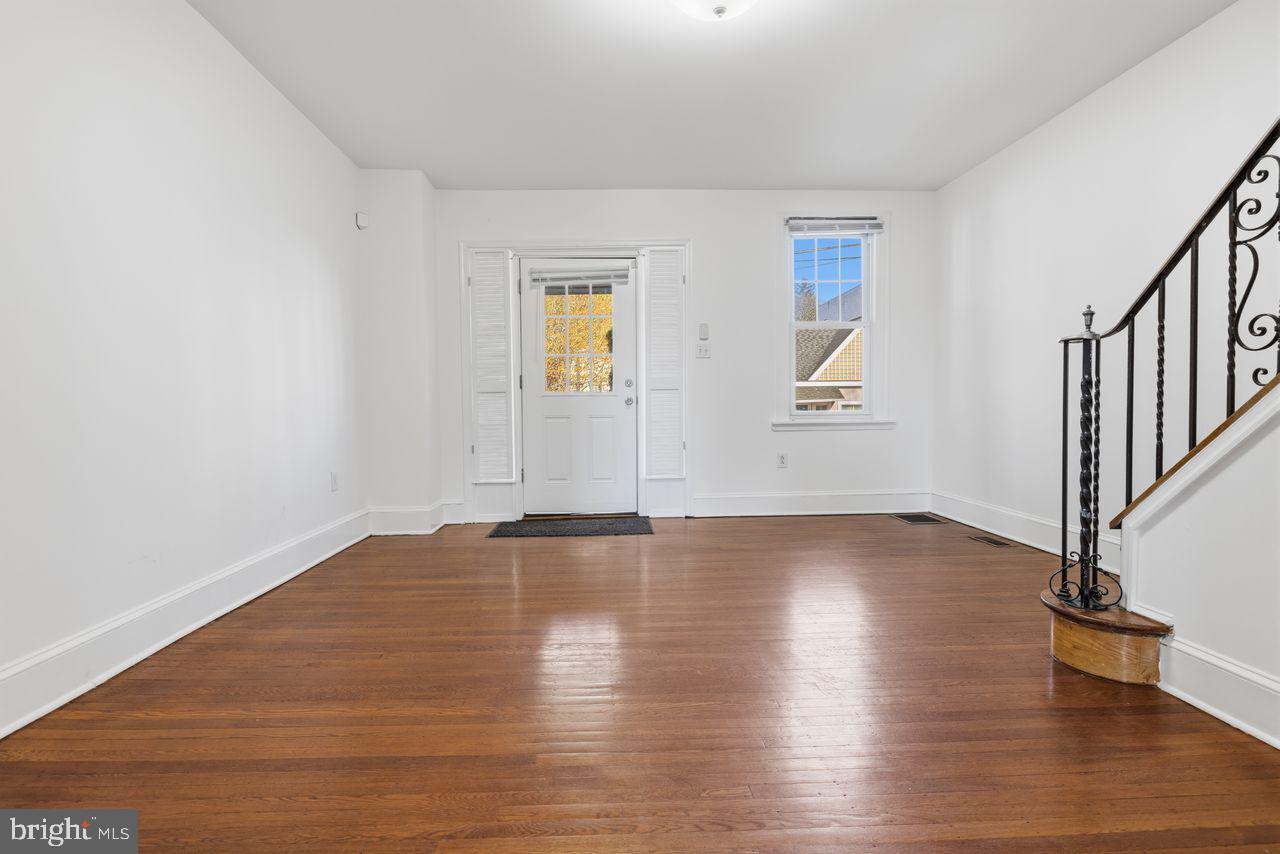 328 W MOUNT PLEASANT AVENUE