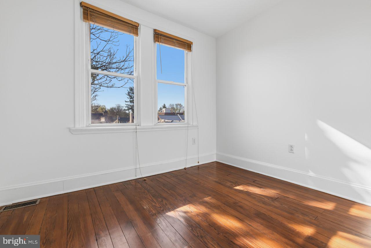 328 W MOUNT PLEASANT AVENUE