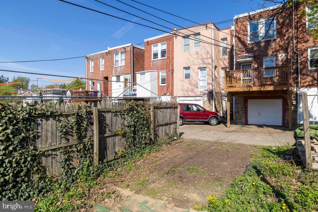 328 W MOUNT PLEASANT AVENUE