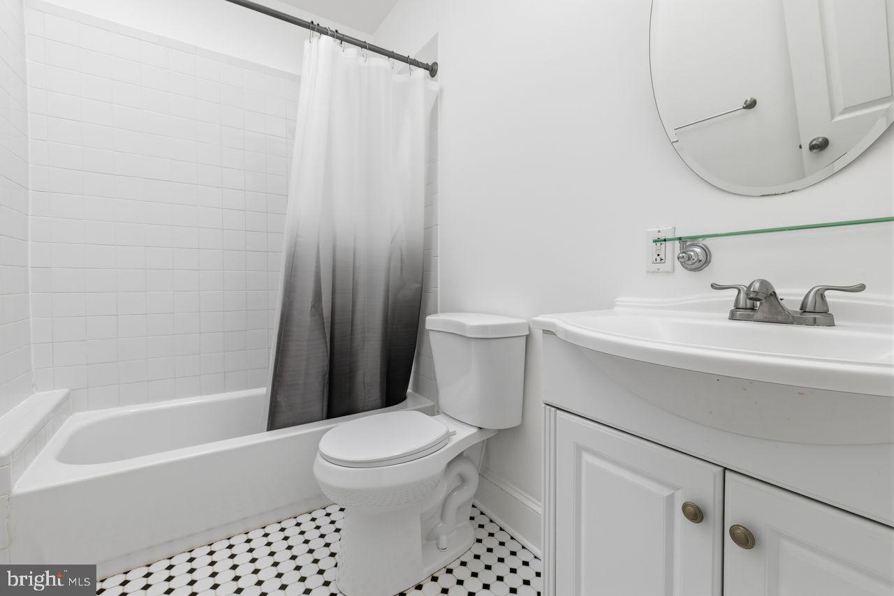 328 W MOUNT PLEASANT AVENUE