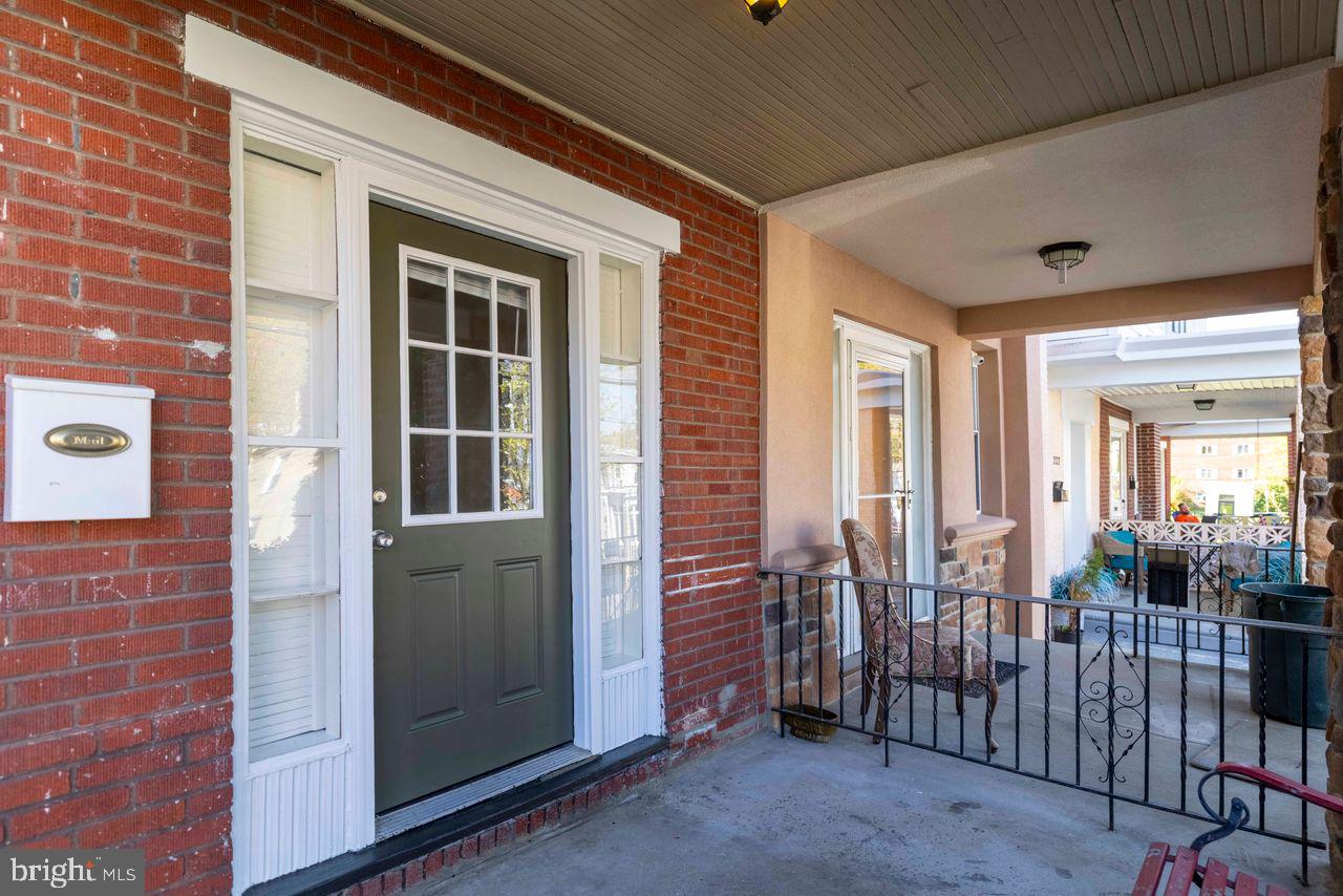 328 W MOUNT PLEASANT AVENUE