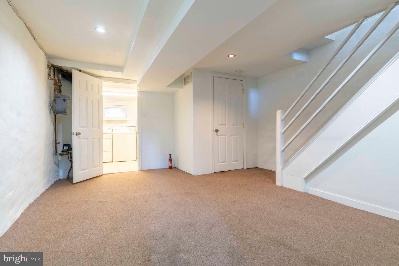 328 W MOUNT PLEASANT AVENUE