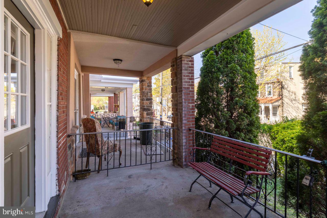 328 W MOUNT PLEASANT AVENUE