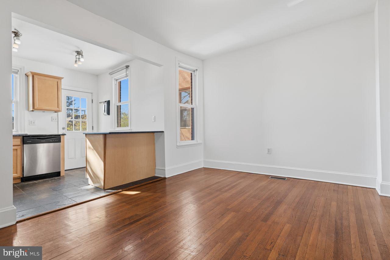 328 W MOUNT PLEASANT AVENUE