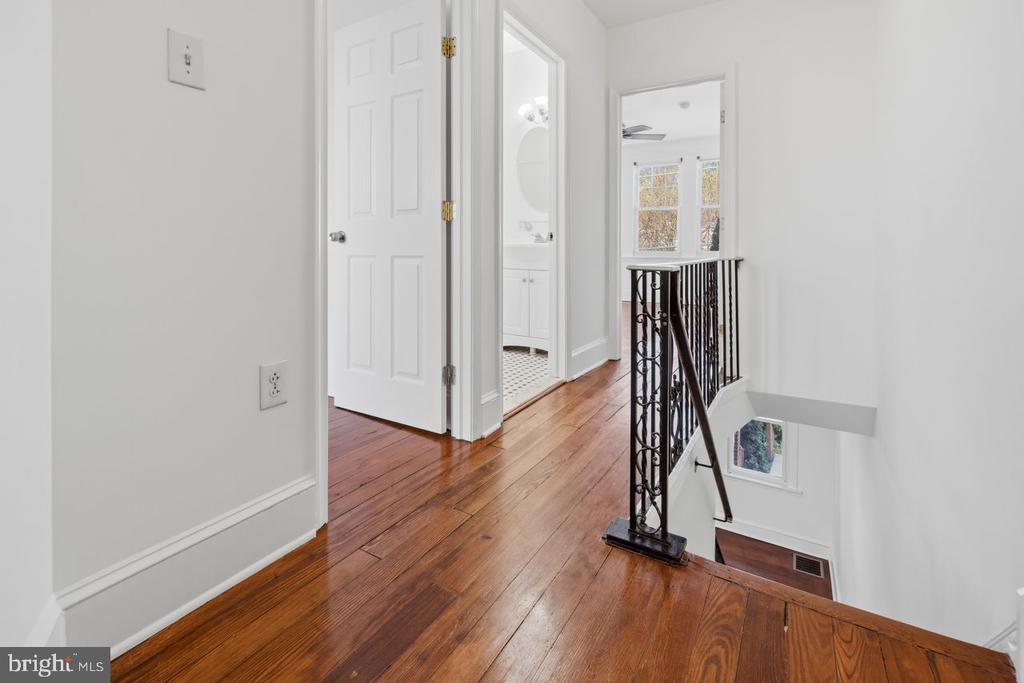 328 W MOUNT PLEASANT AVENUE