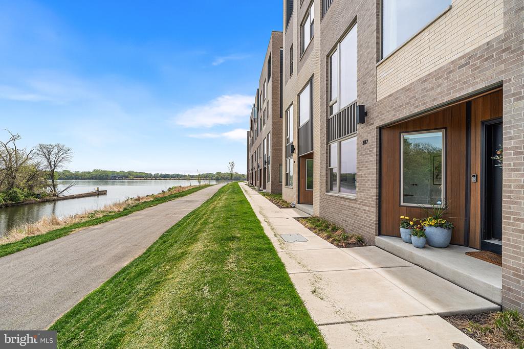 3117 PIERVIEW LANE