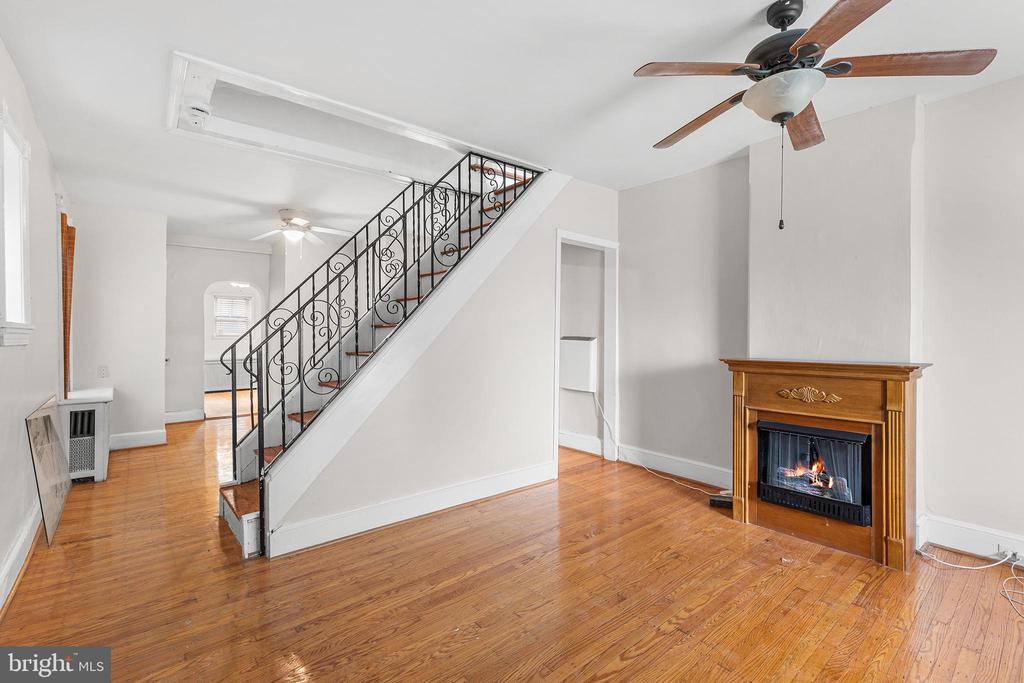 345 W MOUNT PLEASANT AVENUE