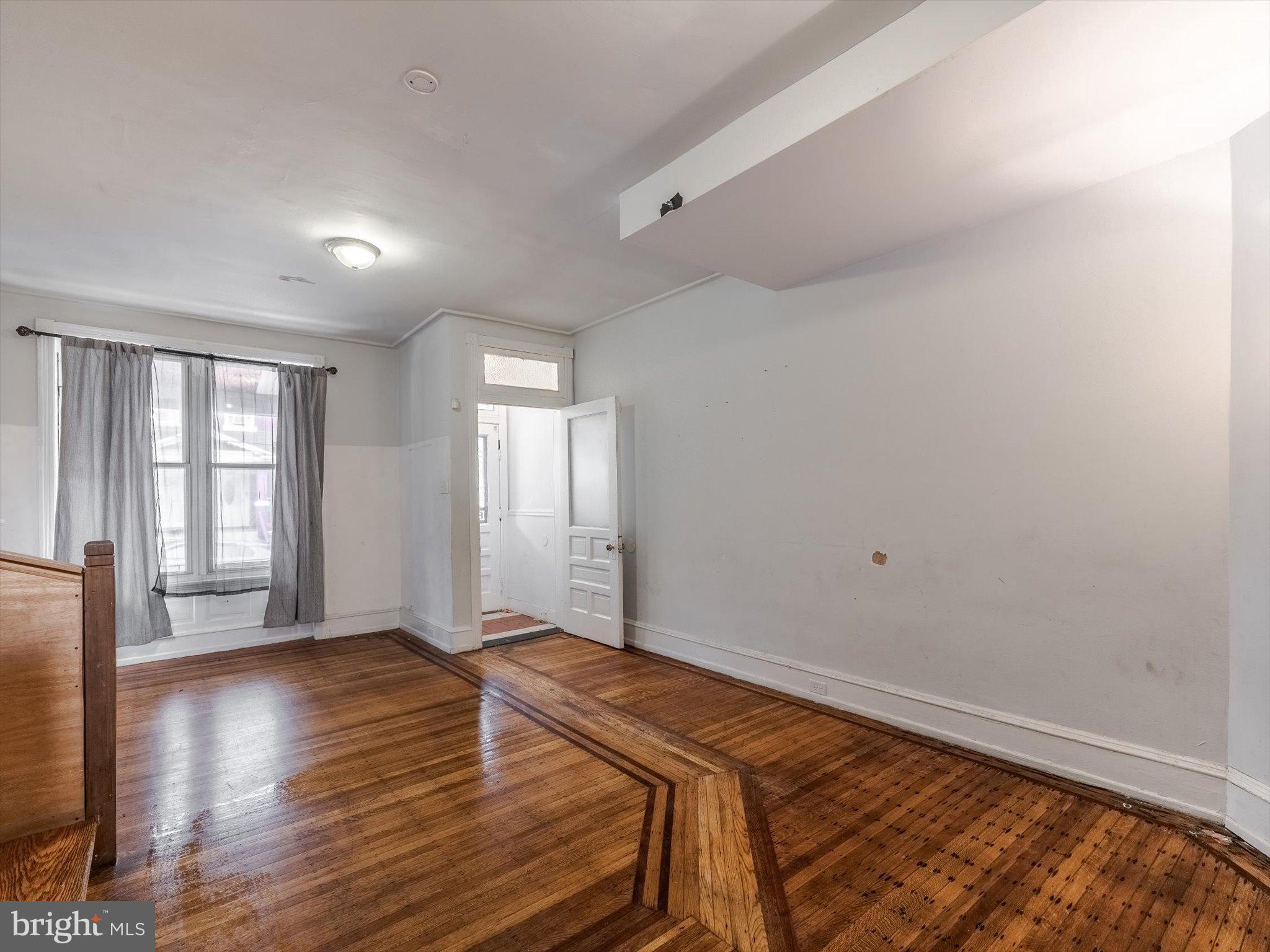 242 W BERKLEY STREET
