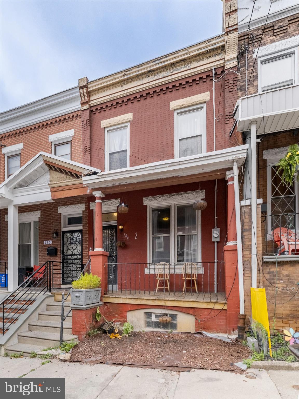 242 W BERKLEY STREET