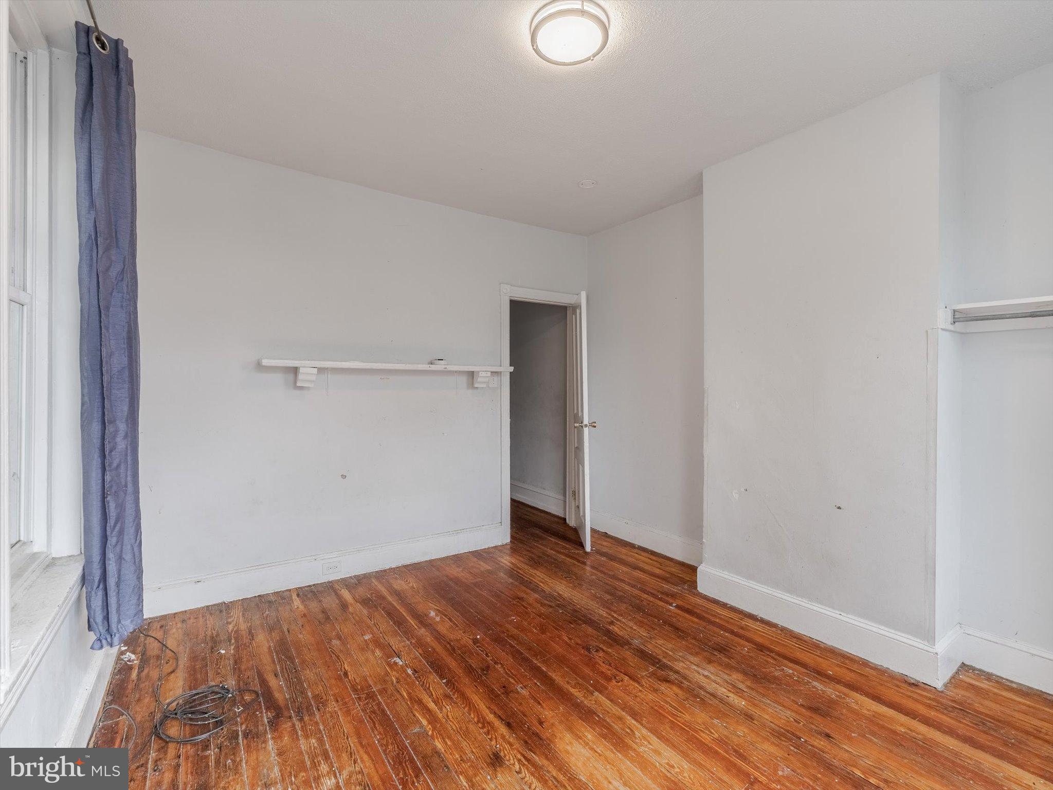 242 W BERKLEY STREET