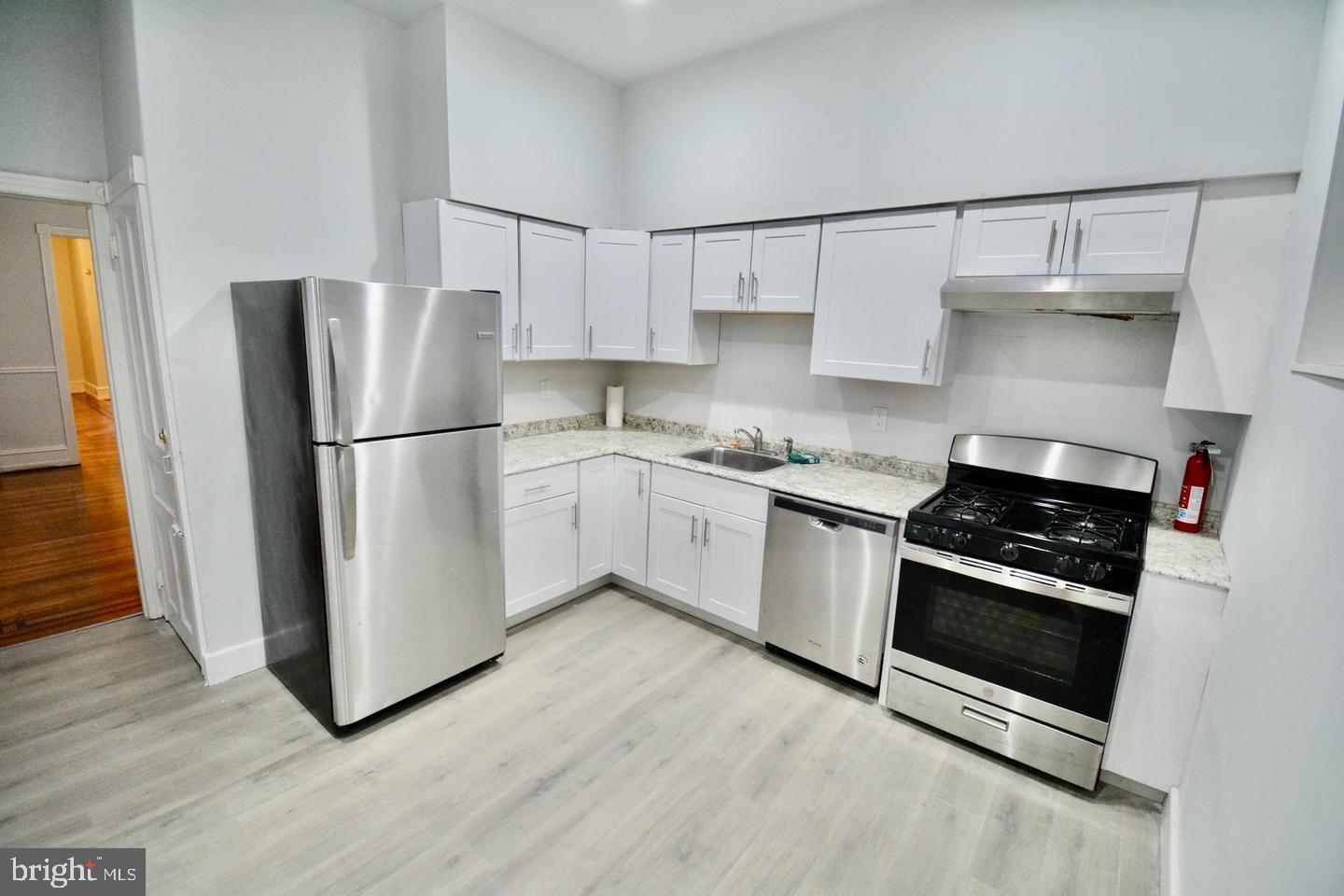 242 W BERKLEY STREET
