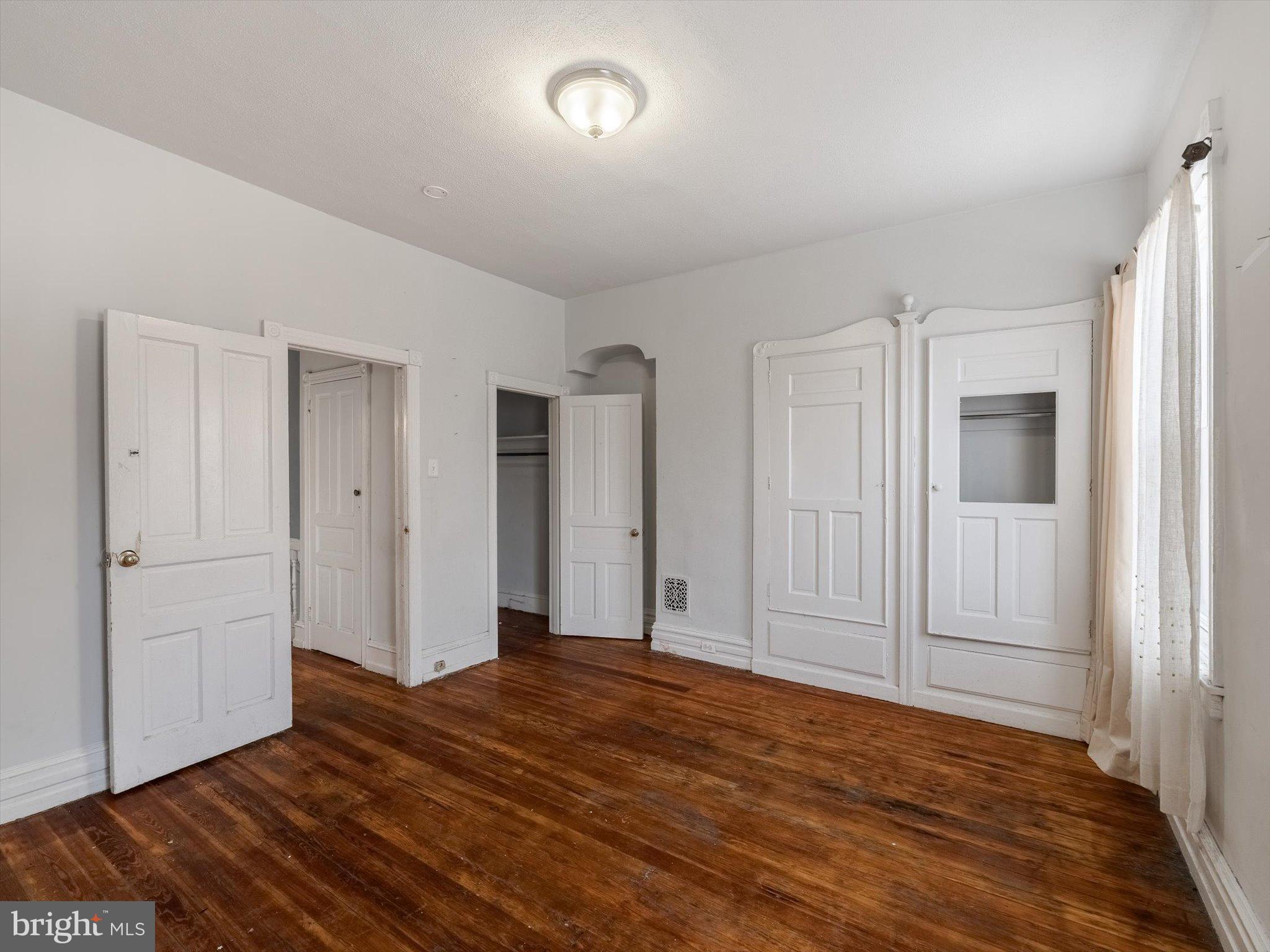 242 W BERKLEY STREET