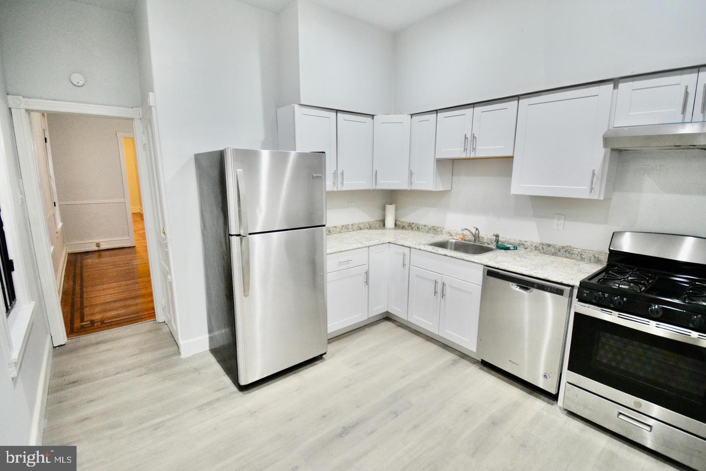 242 W BERKLEY STREET