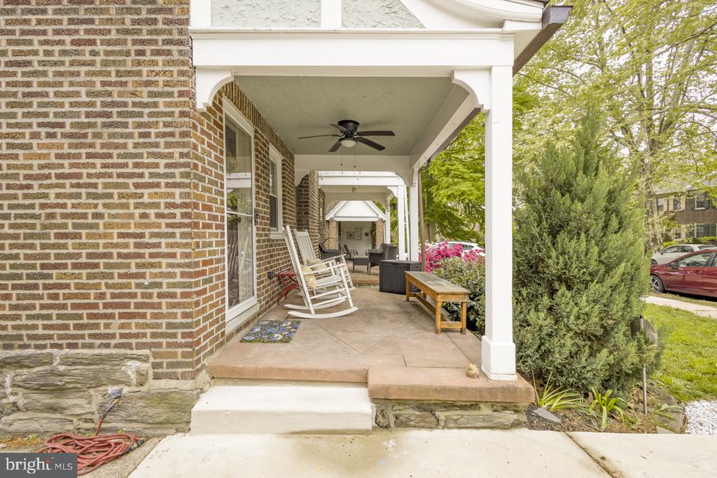 338 E ALLENS LANE