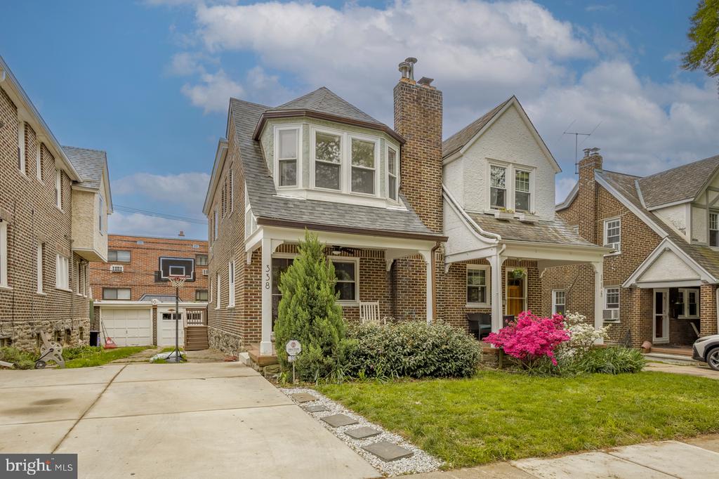 338 E ALLENS LANE