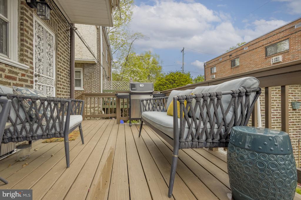 338 E ALLENS LANE